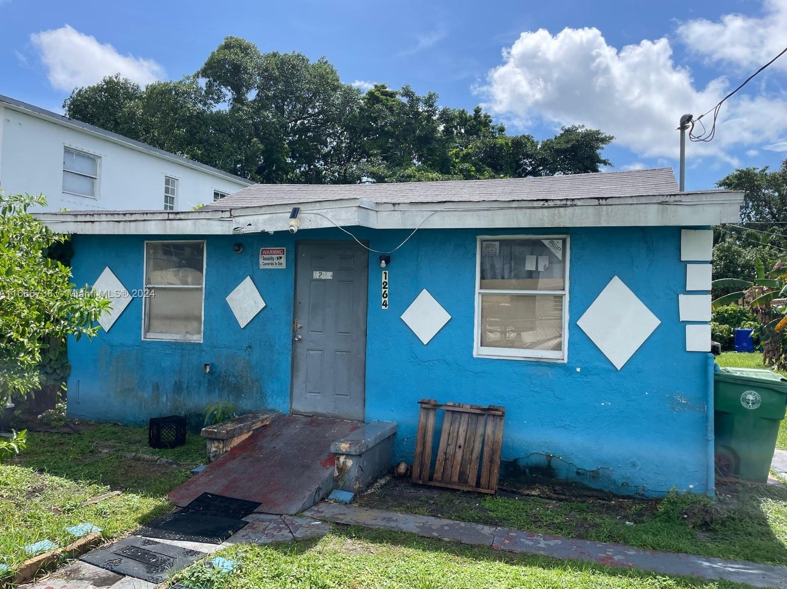 1264 61st St, Miami, FL 33142-8207