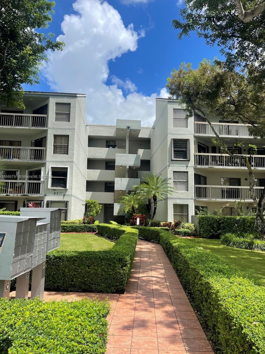 8811 132nd Pl, Miami FL 33186-1632 exterior