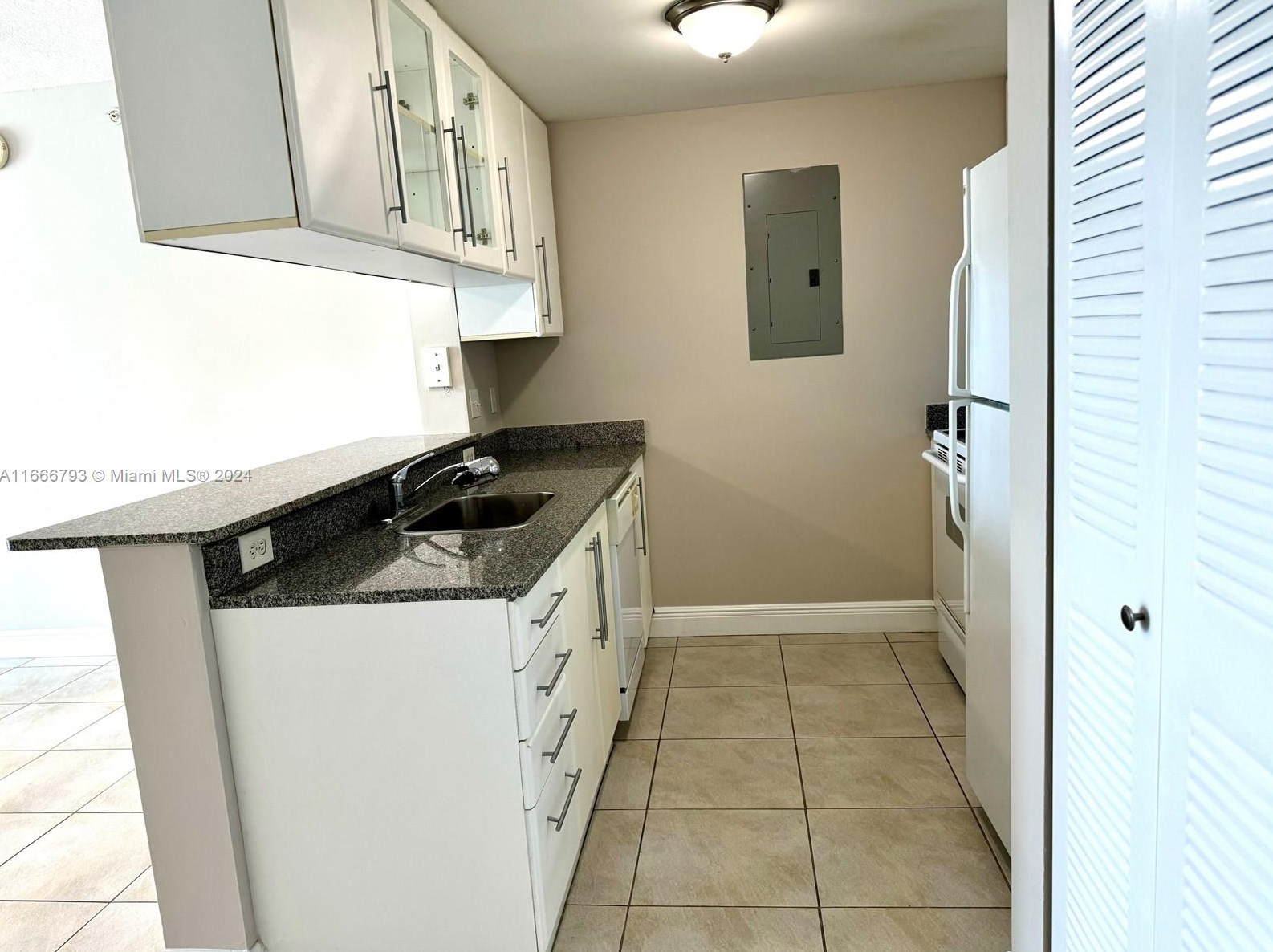 275 Ne 18th St #1403, Miami Beach, FL 33132