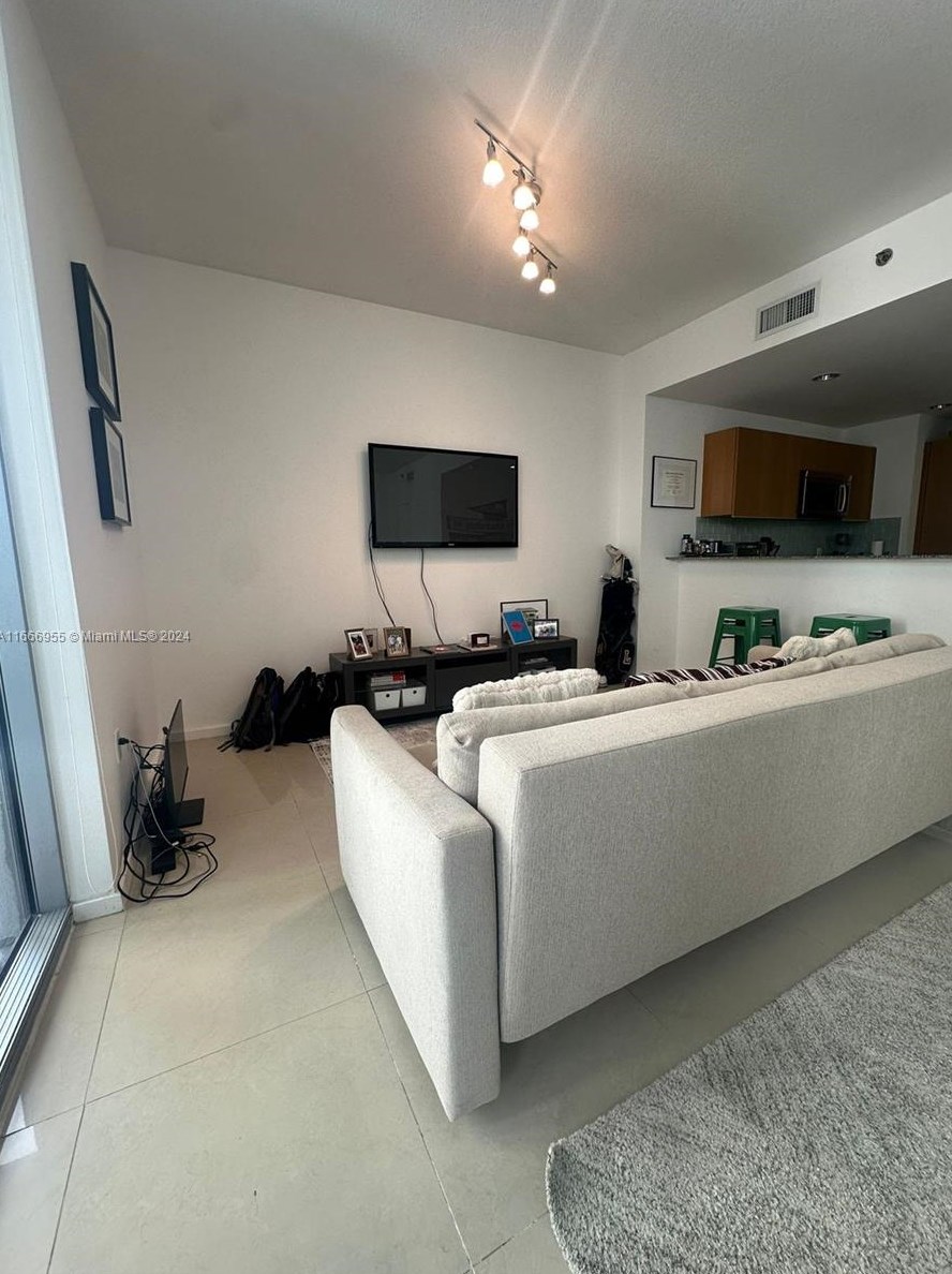 1050 Brickell Ave Apt 1722, Miami, FL 33131