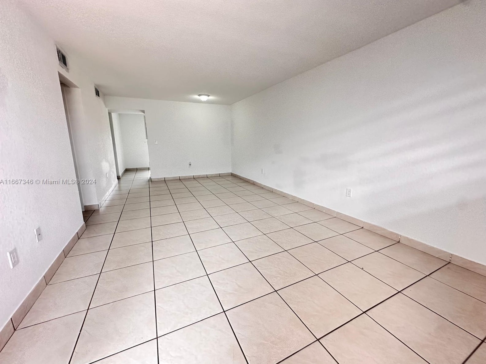 1380 41st St, Hialeah, FL 33012-8704