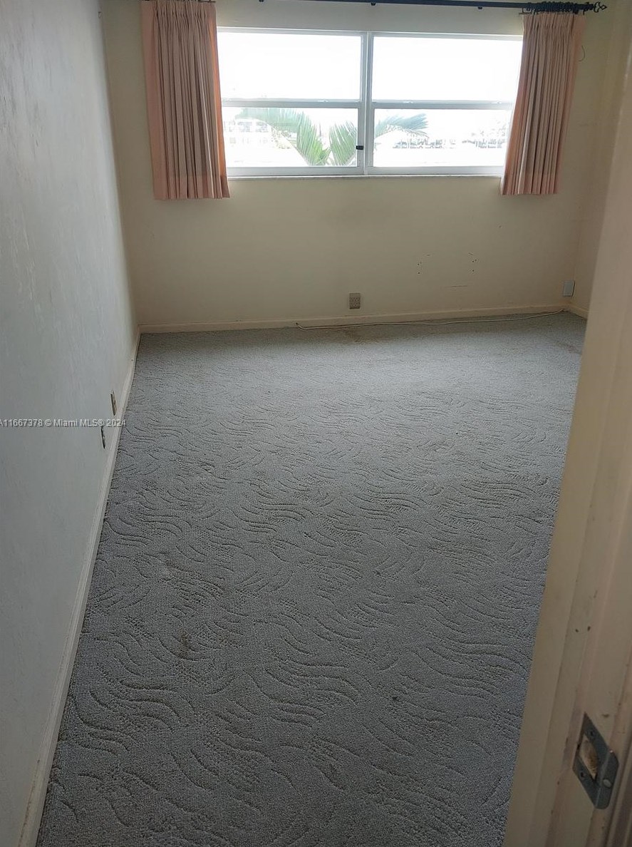 20 Yacht Club Dr #102, West Palm Beach, FL 33408