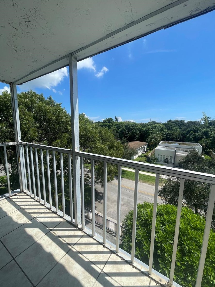 12290 Ne 11th Ct #303, Miami, FL 33161