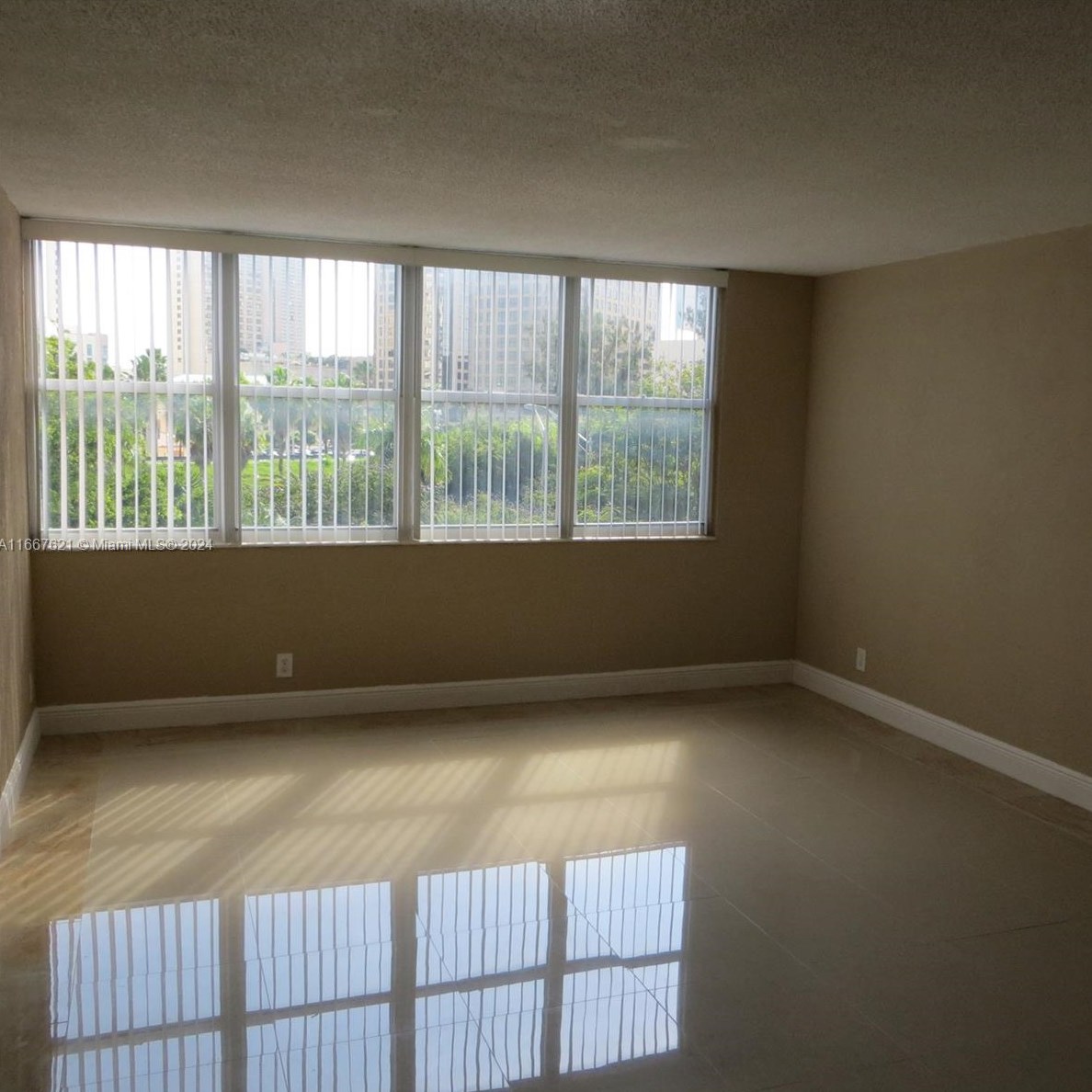 9143 77th Ave, Miami, FL 33156-7605