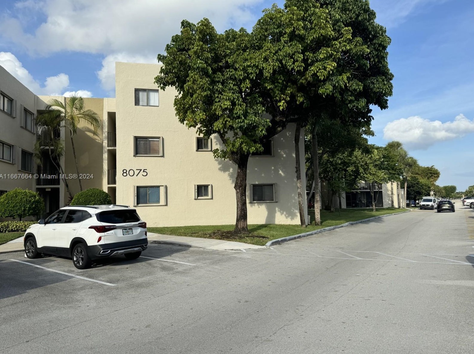 8075 107th Ave, Miami, FL 33173-4848