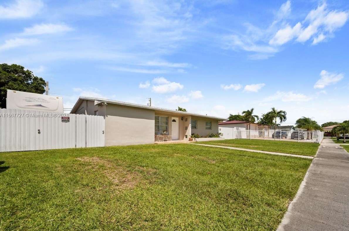 11745 189th St, Miami, FL 33177-3932