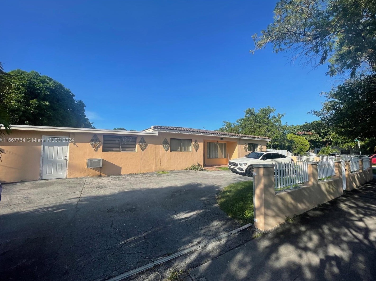 2451 11th St, Miami, FL 33135-4807