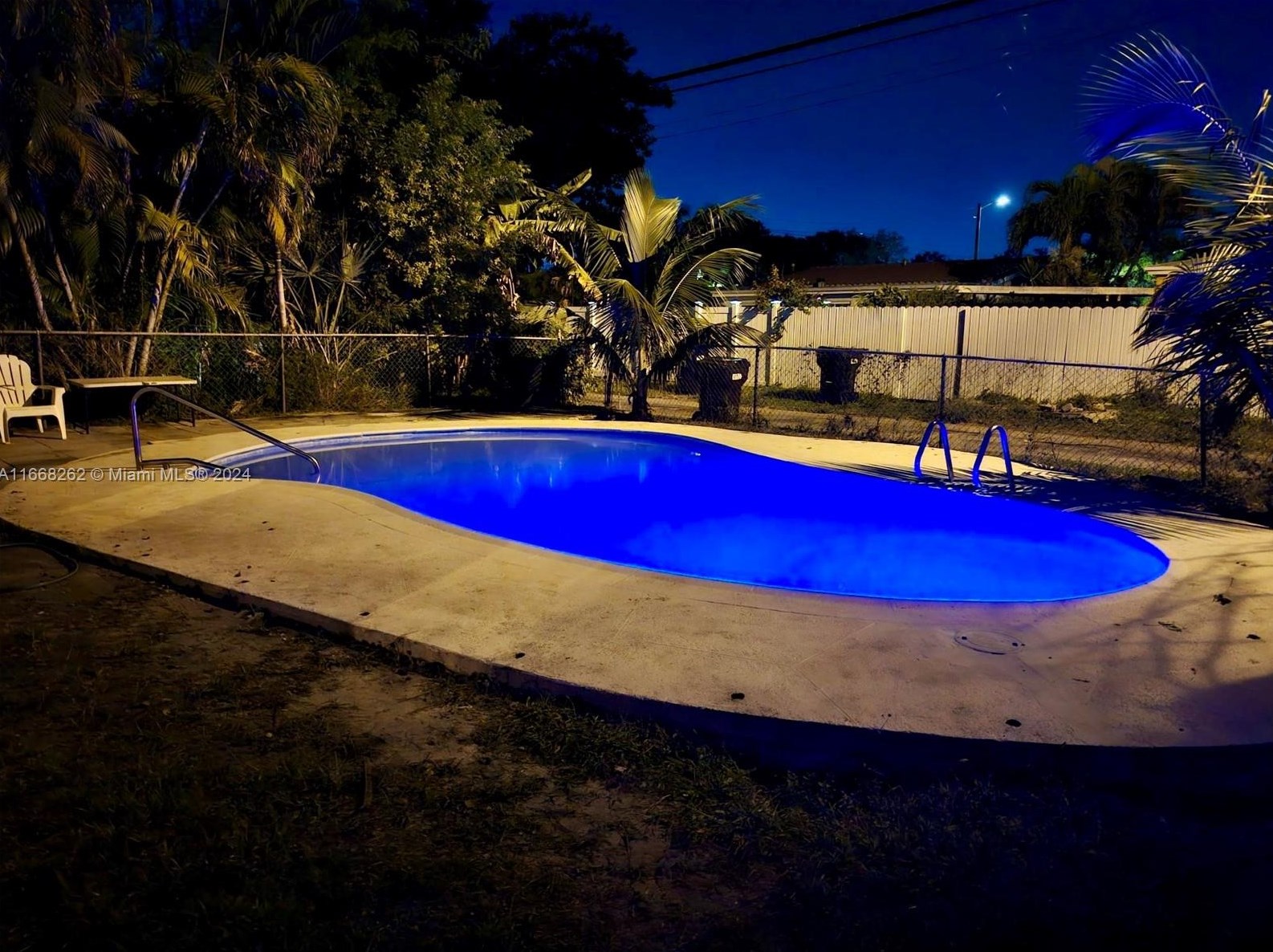 1423 175 St, Miami FL 33162-1356 exterior