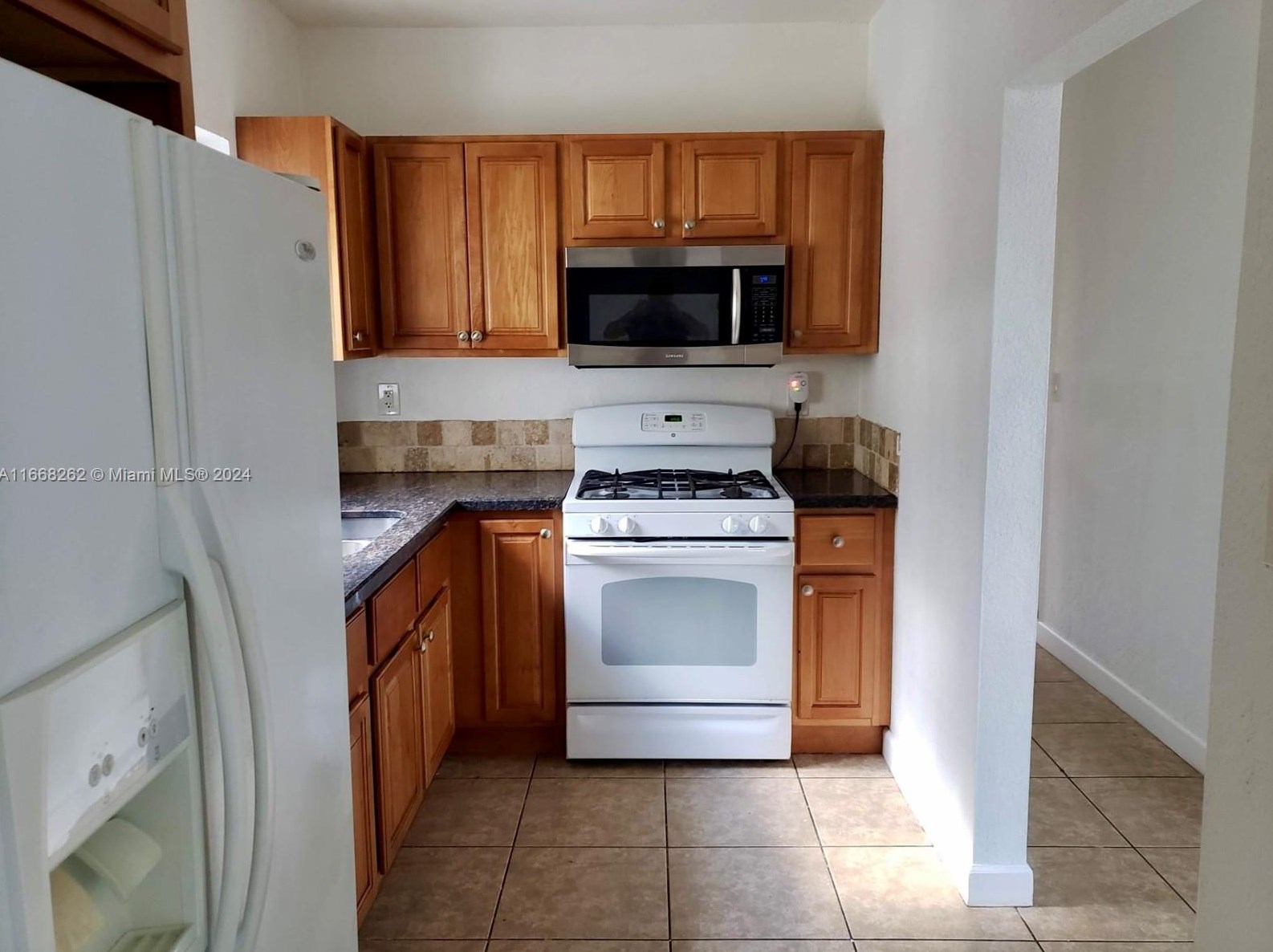 1423 175 St, Miami FL 33162-1356 exterior