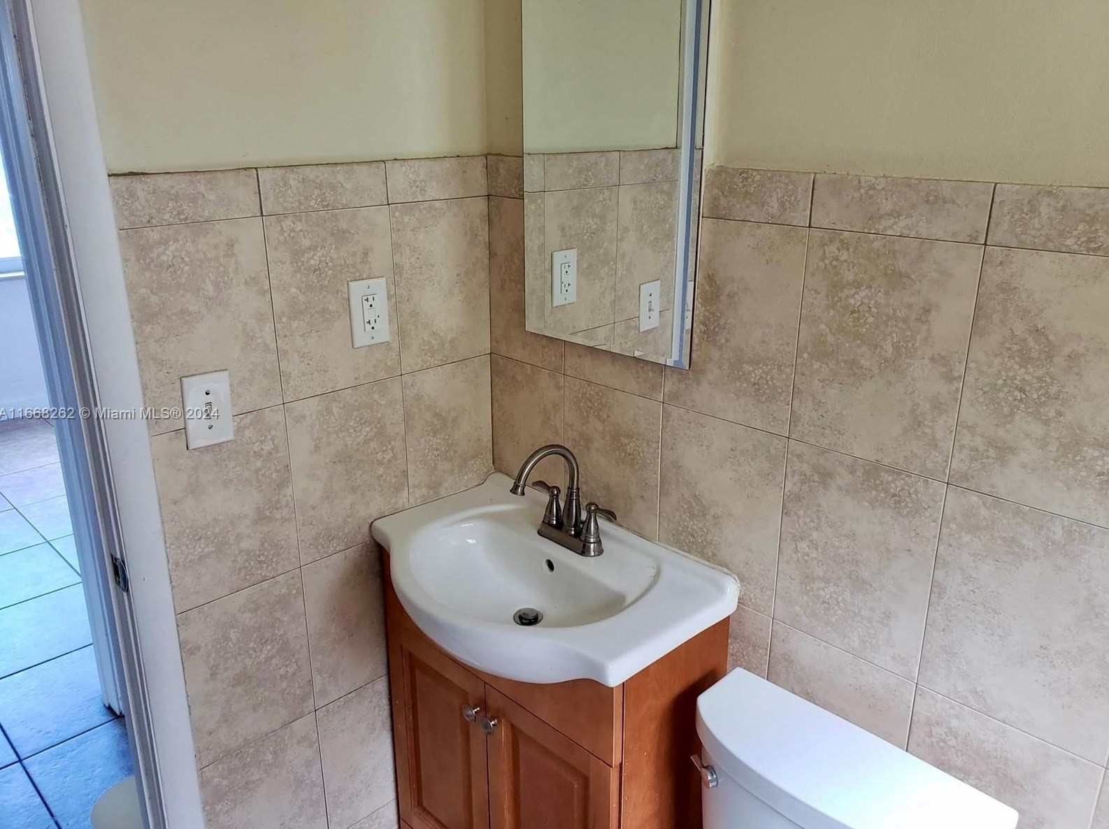 1423 175 St, Miami FL 33162-1356 exterior