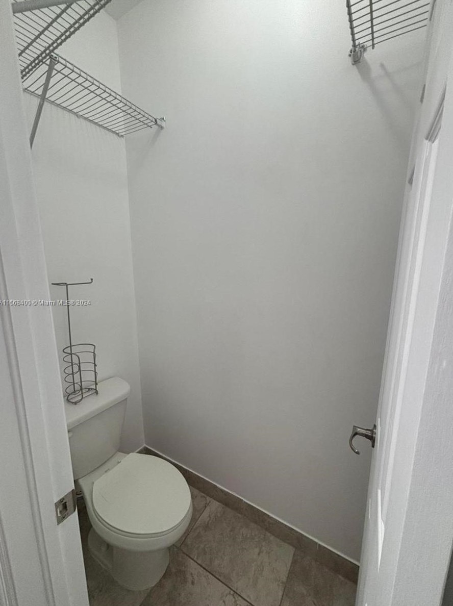 210 109th Ave, Miami FL 33172-5217 exterior