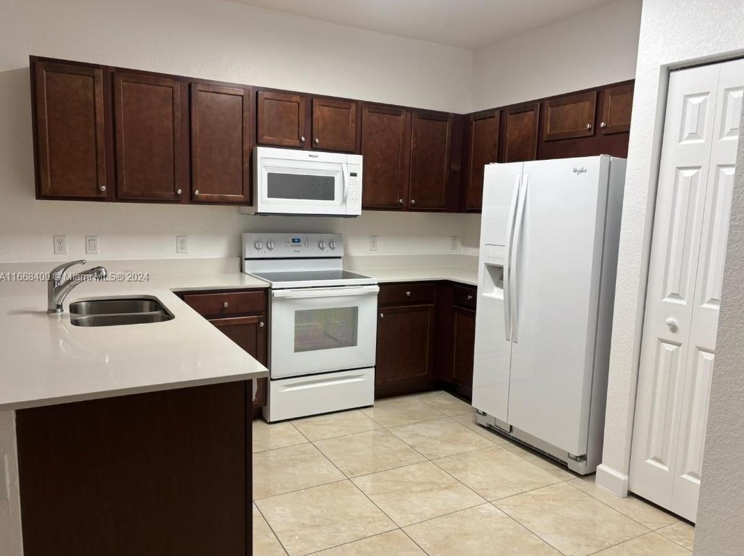 210 109th Ave, Miami, FL 33172-5217