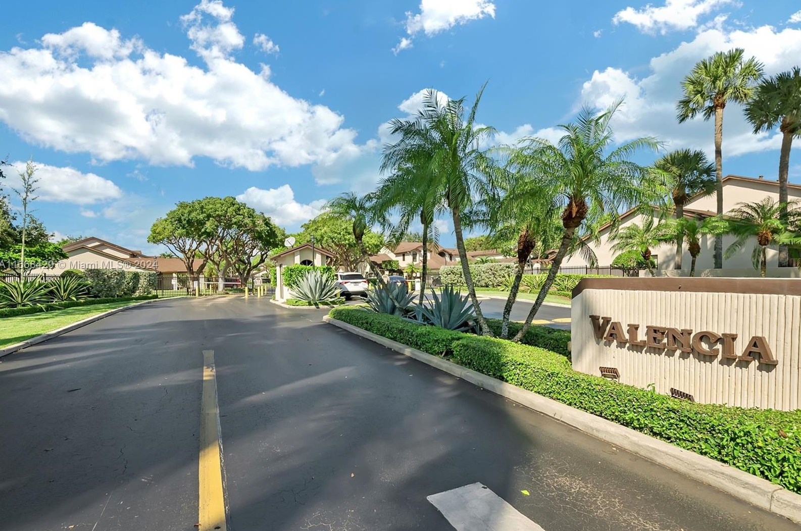 10080 137th Ct, Miami, FL 33186-6865