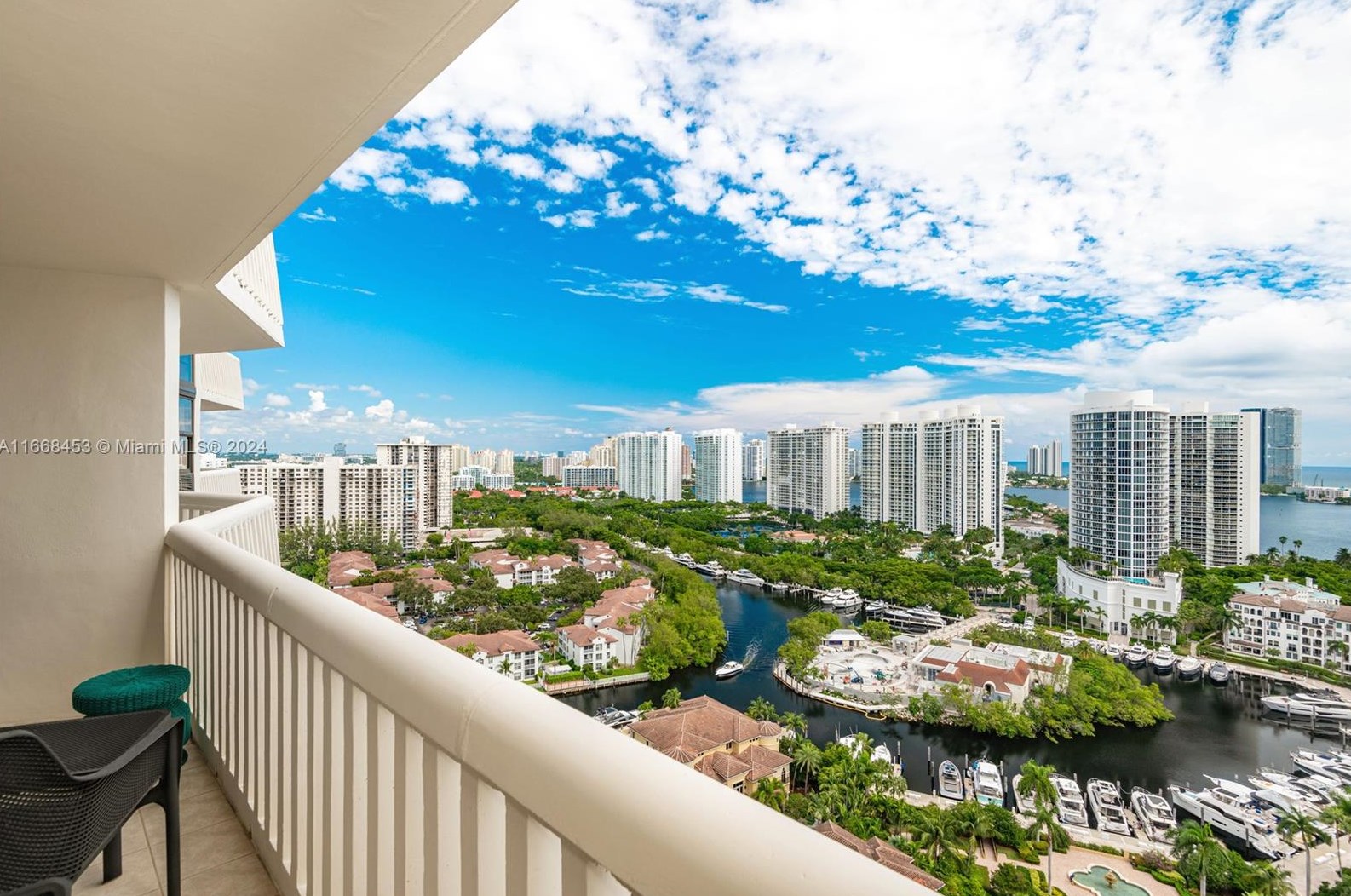 1000 Island Blvd, Miami FL 33160-4940 exterior