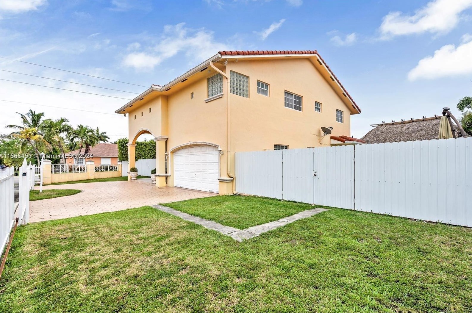 13904 18th Ter, Miami, FL 33175-8054