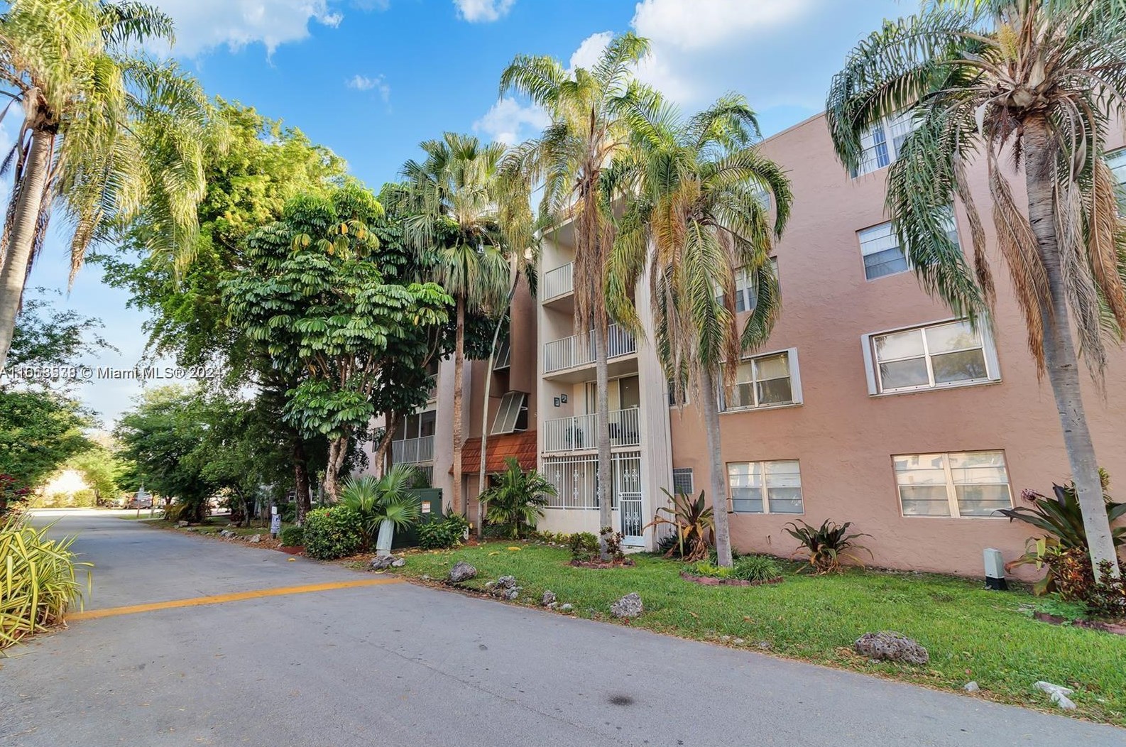 8511 Nw 8th St #306, Miami, FL 33126