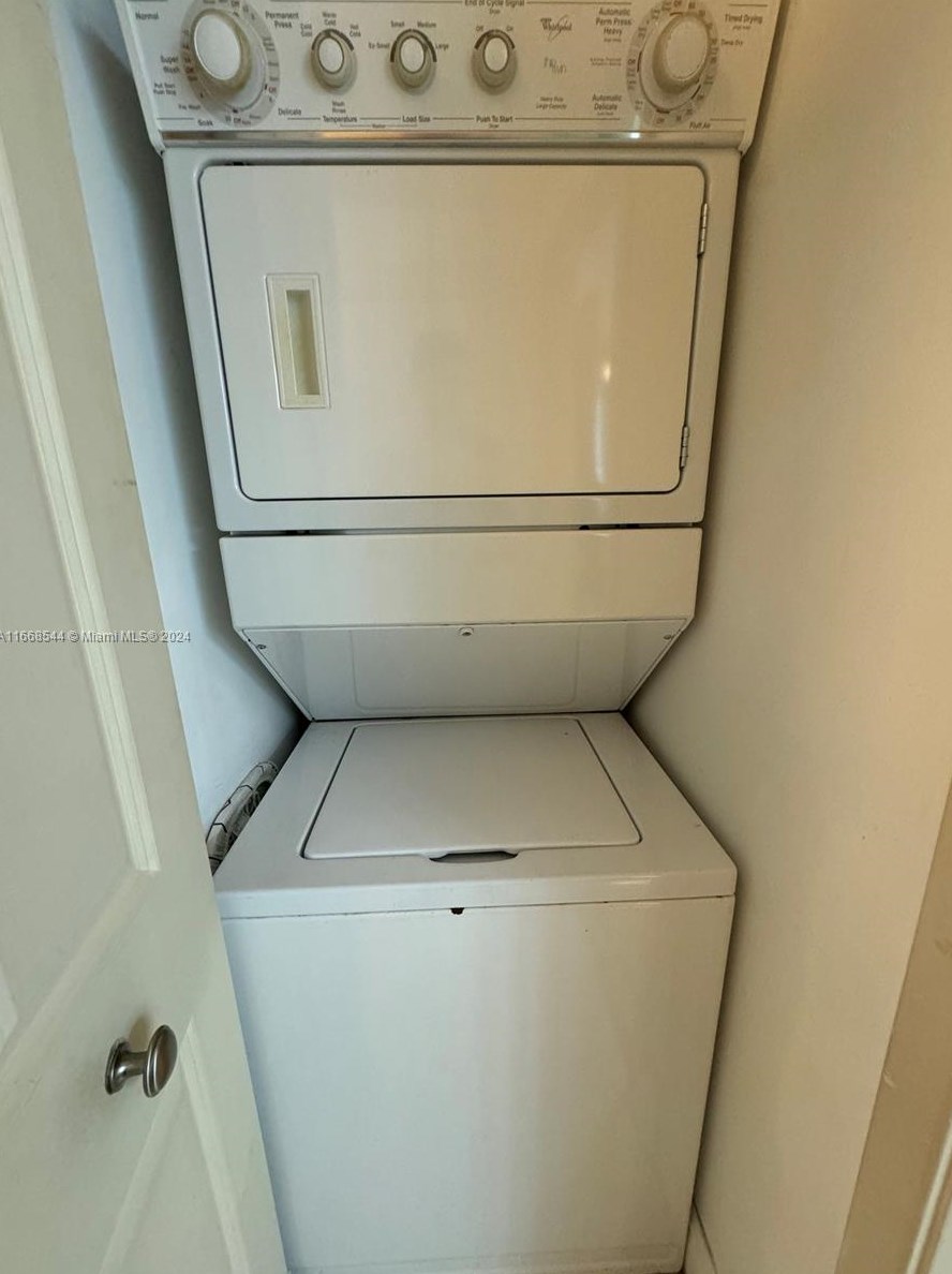 170 14th St, Miami FL 33131-3334 exterior