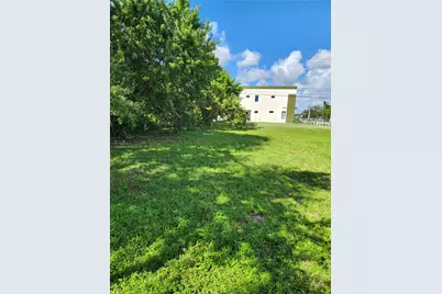 11110/20 NW 17th Ave, Miami, FL 33167 - Photo 6