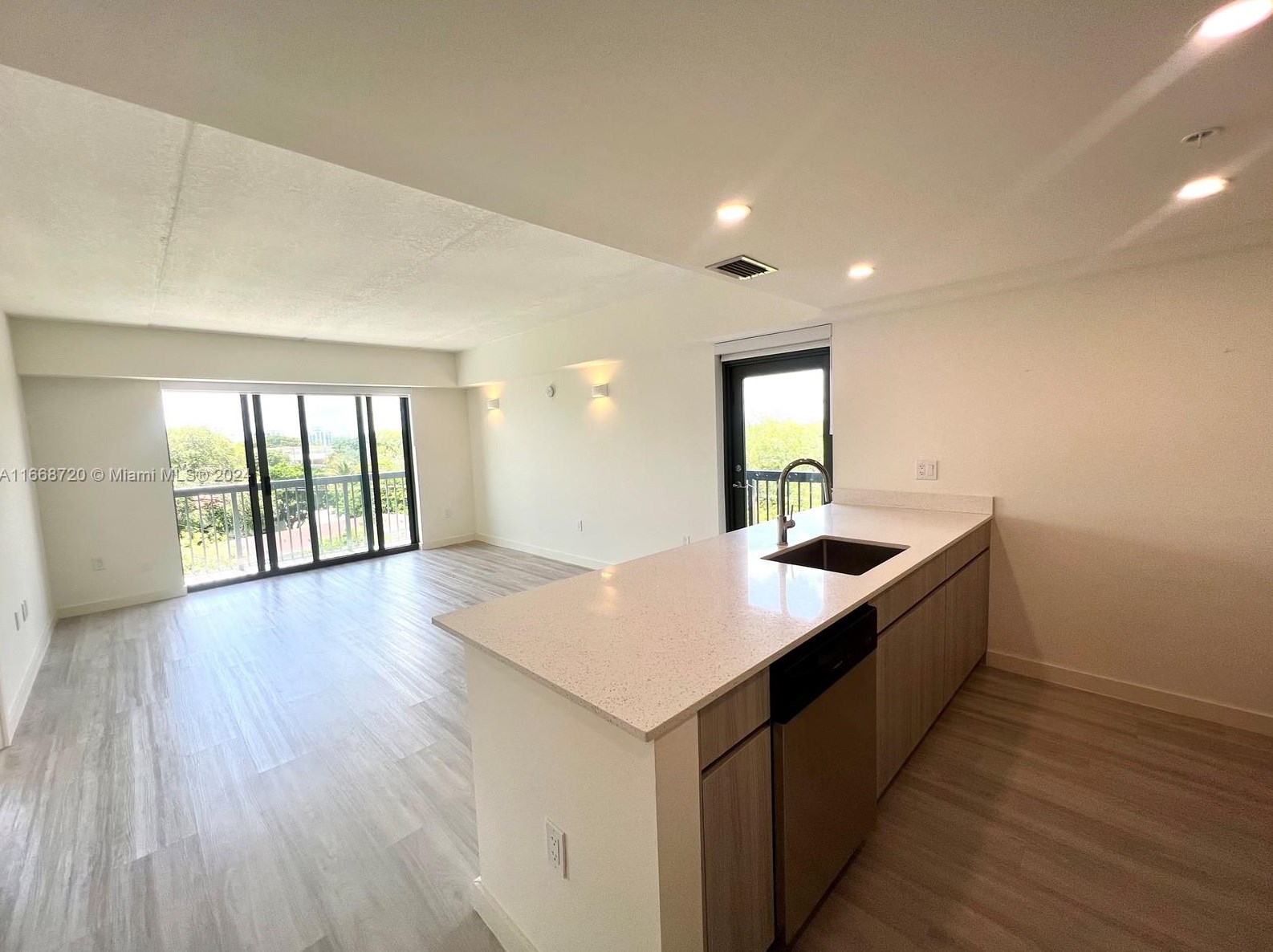 2285 27th St, Miami, FL 33133-2311