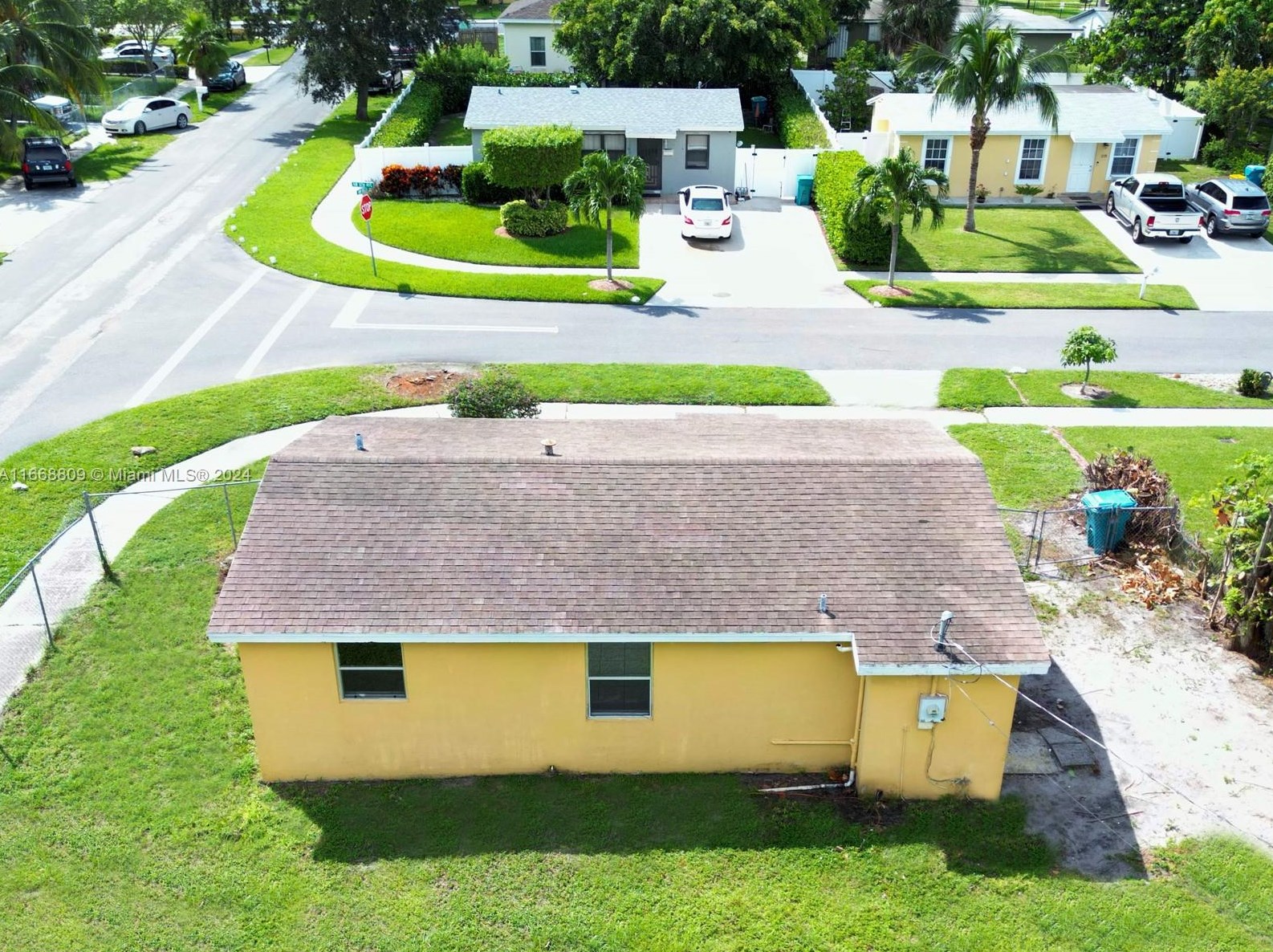 215 11 Ave, Boynton Beach FL 33435-3046 exterior