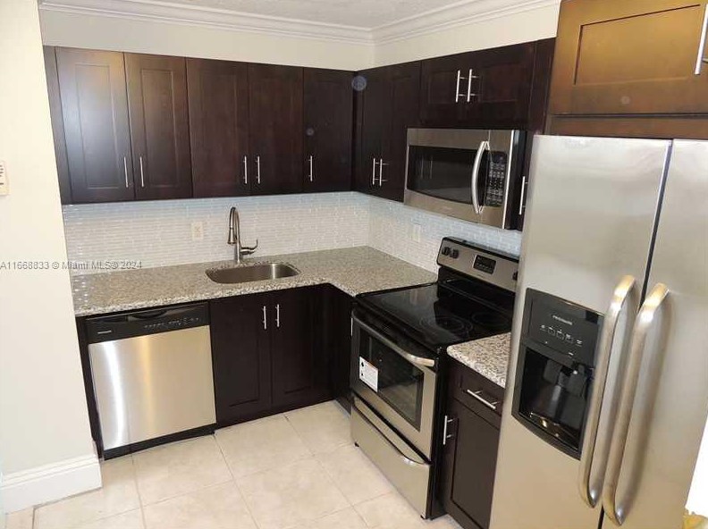 2016 Bay Dr #308, Miami Beach, FL 33141