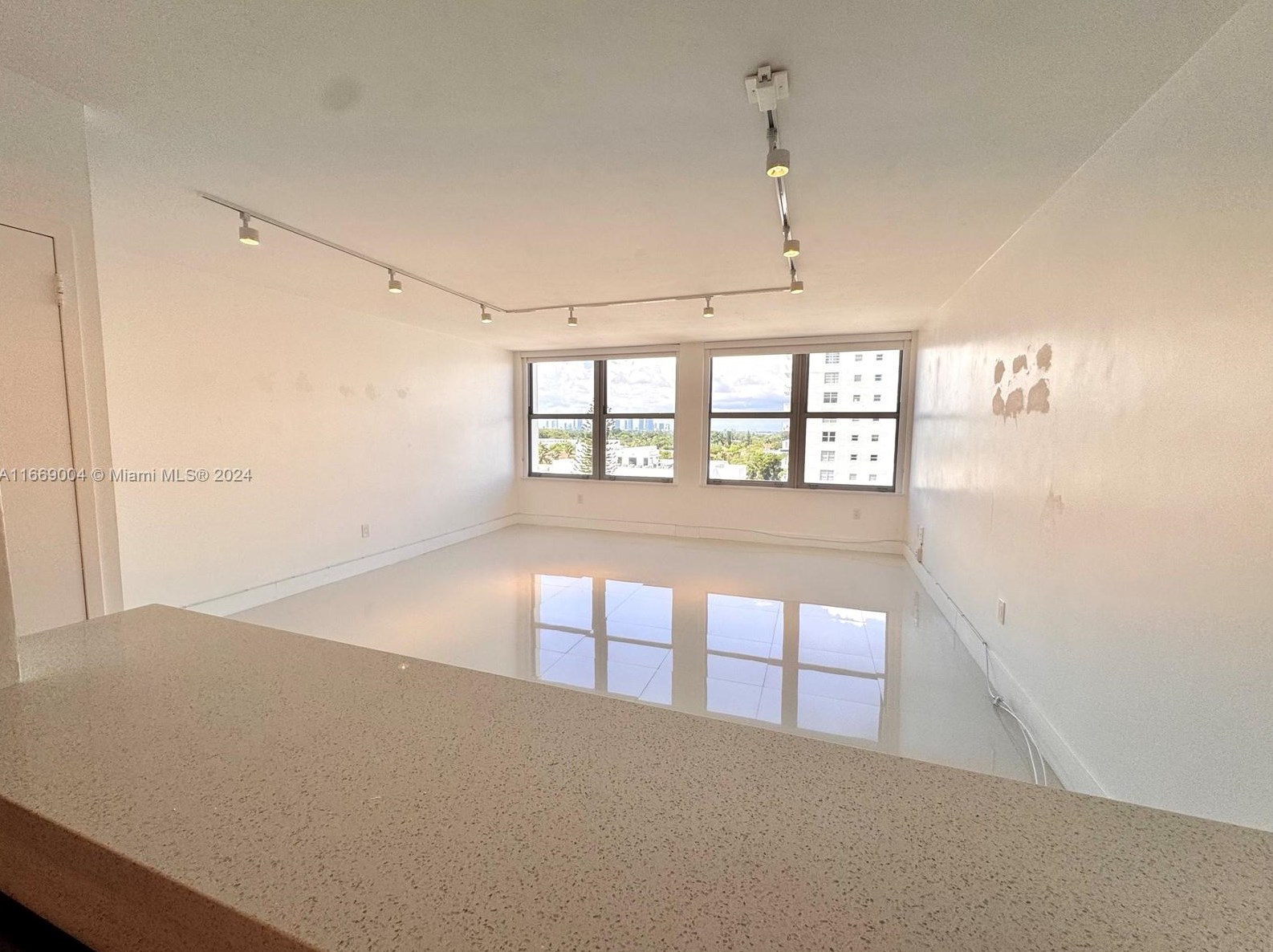 2899 Collins Ave #904, Miami Beach, FL 33140