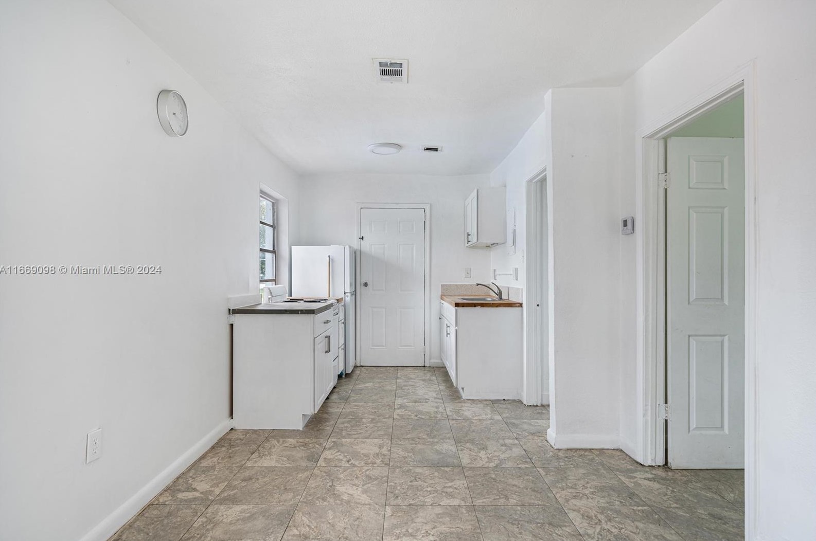 1049 Nw 95th St #3, Miami, FL 33150
