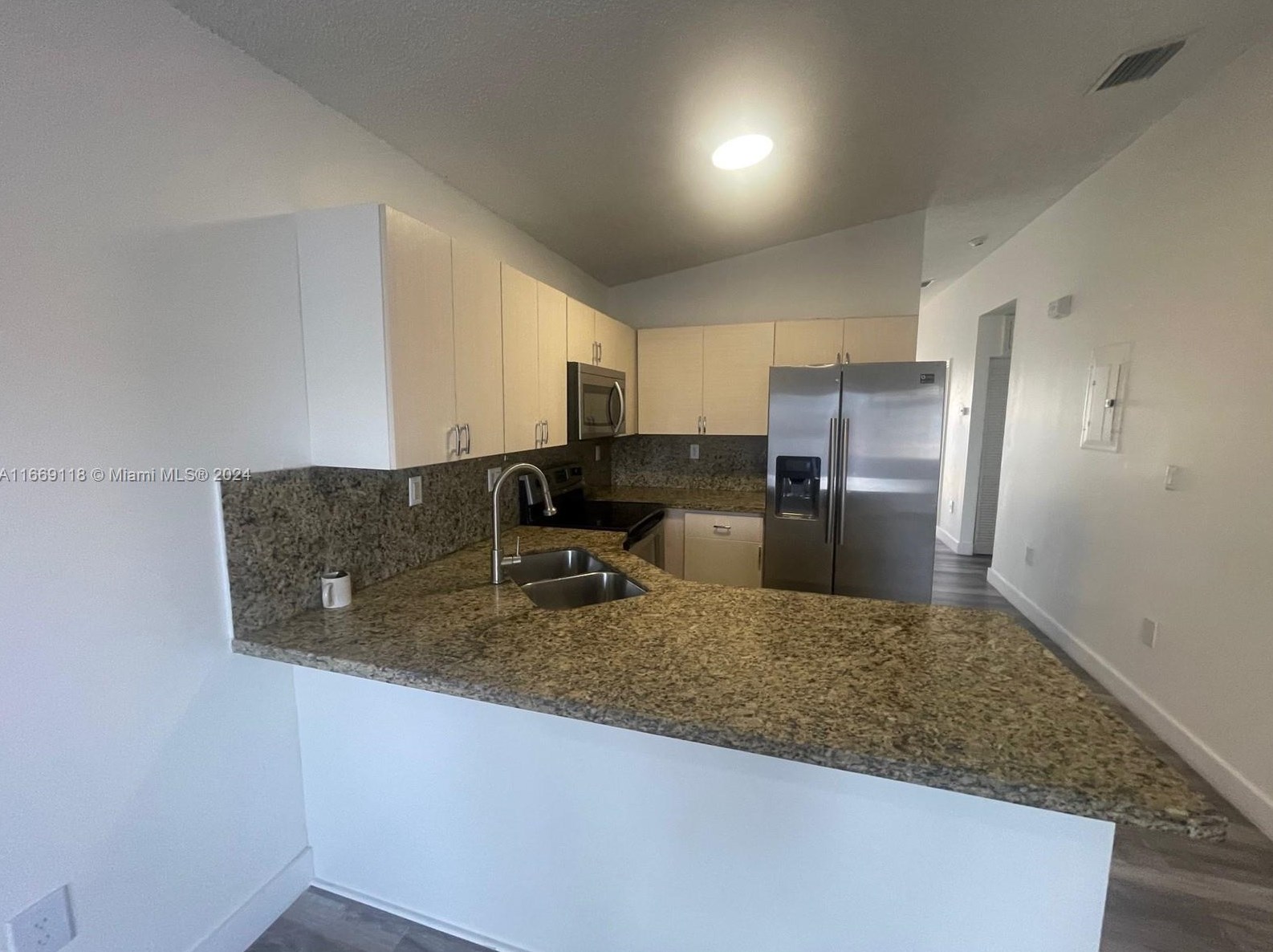 8540 188th Ter, Hialeah, FL 33015-7212