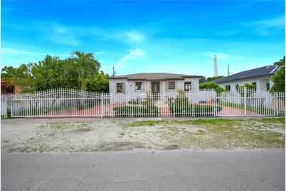 151 W 44th St, Hialeah, FL 33012 - Photo 1