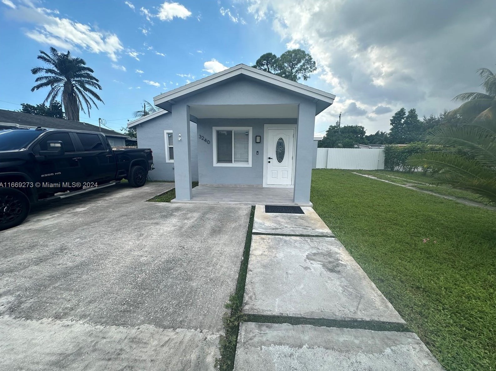 3240 101st St, Miami, FL 33147-1520