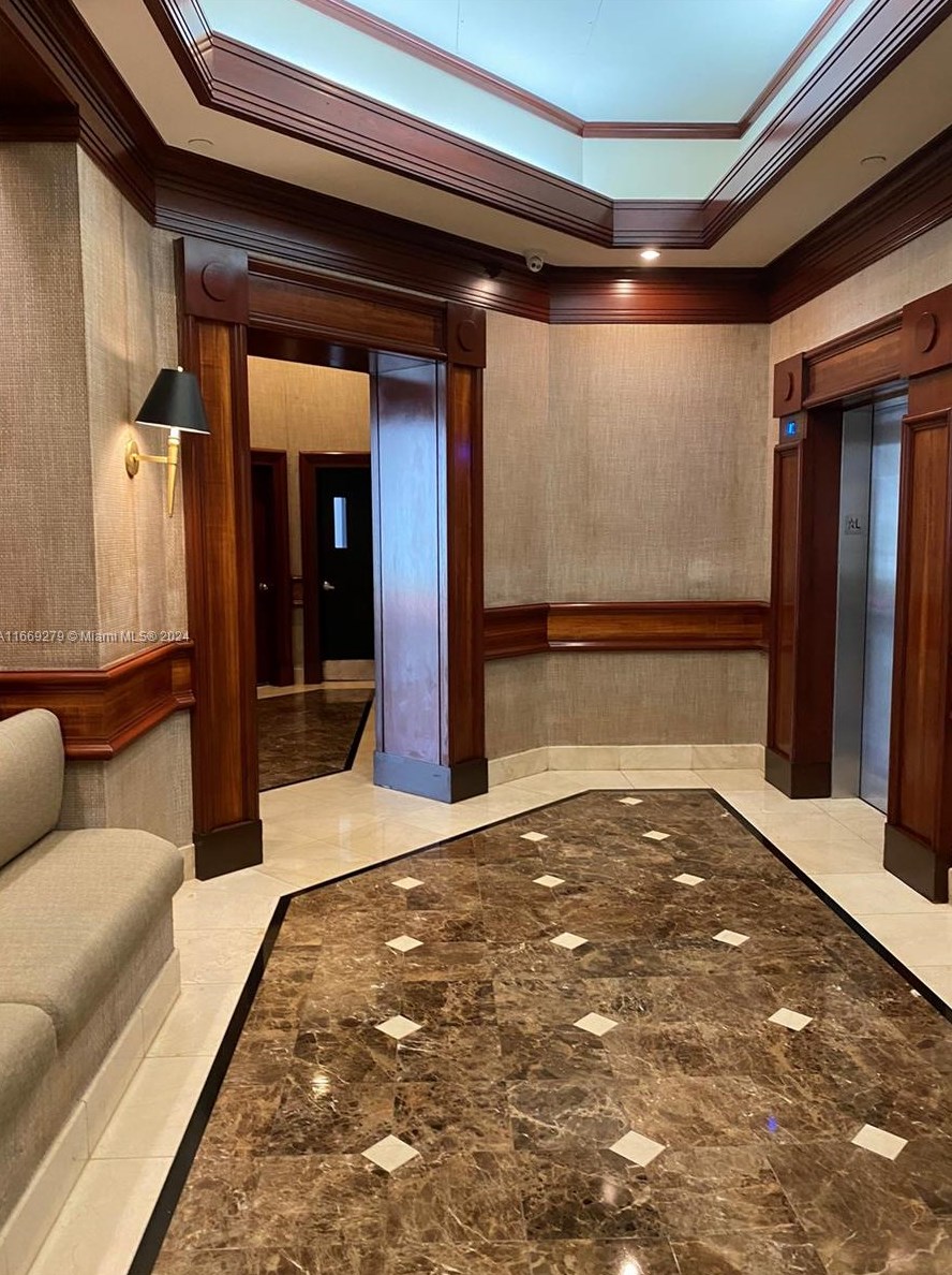 20185 Country Club Dr, Miami FL  33180-3048 exterior