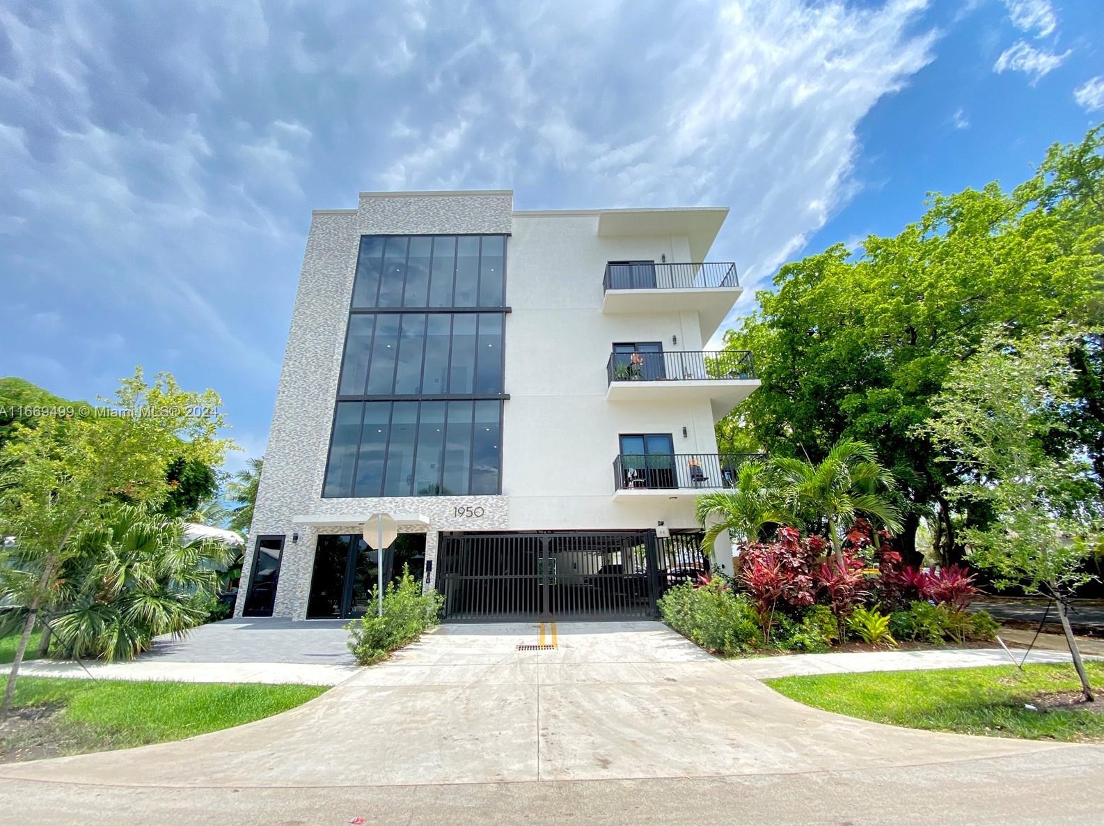 1950 Fletcher St, Hollywood, FL 33020-6316