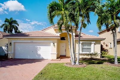 1550 SW 193rd Ter, Pembroke Pines, FL 33029 - Photo 1