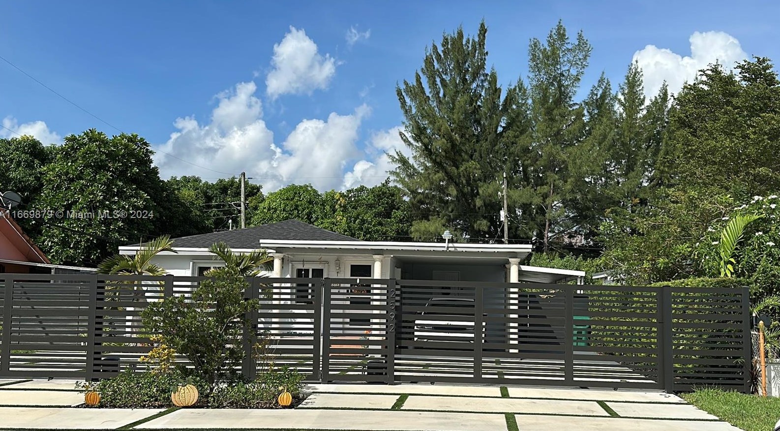 2592 69th Ave, Miami, FL 33155-2929