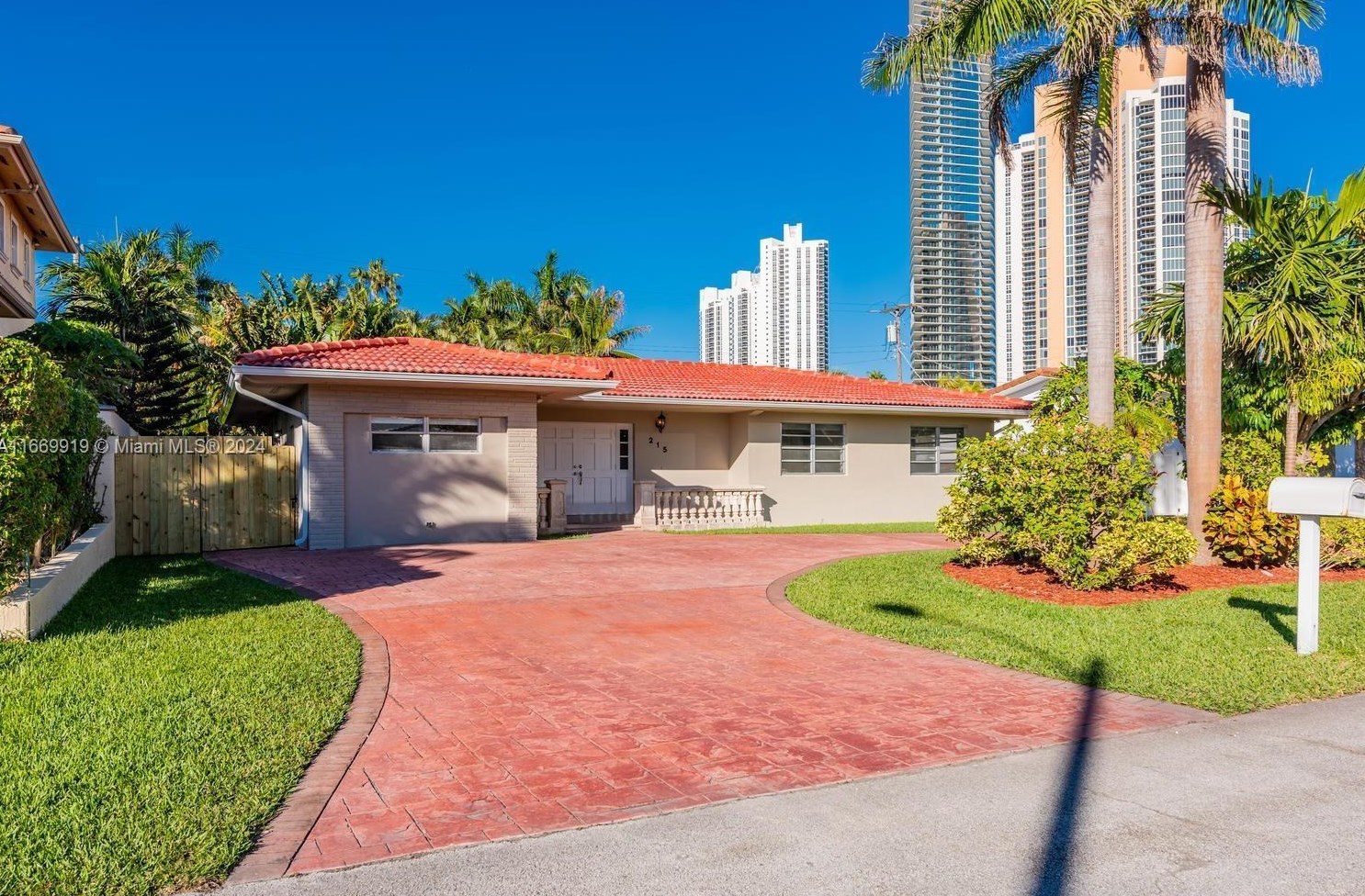 215 187th St, Miami, FL 33169-4036