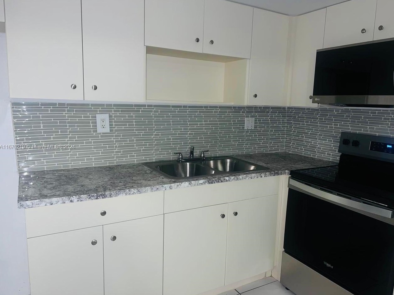 9260 Fontainebleau Blvd #104, Miami, FL 33172