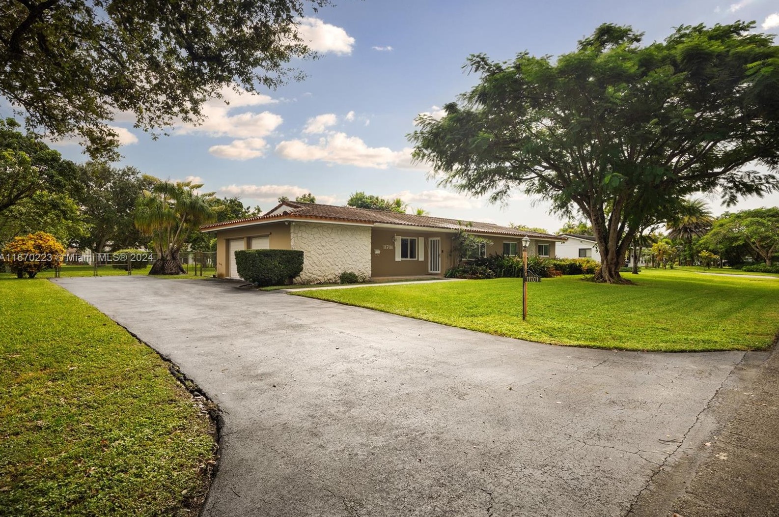 11701 100th Ave, Miami, FL 33176-4175