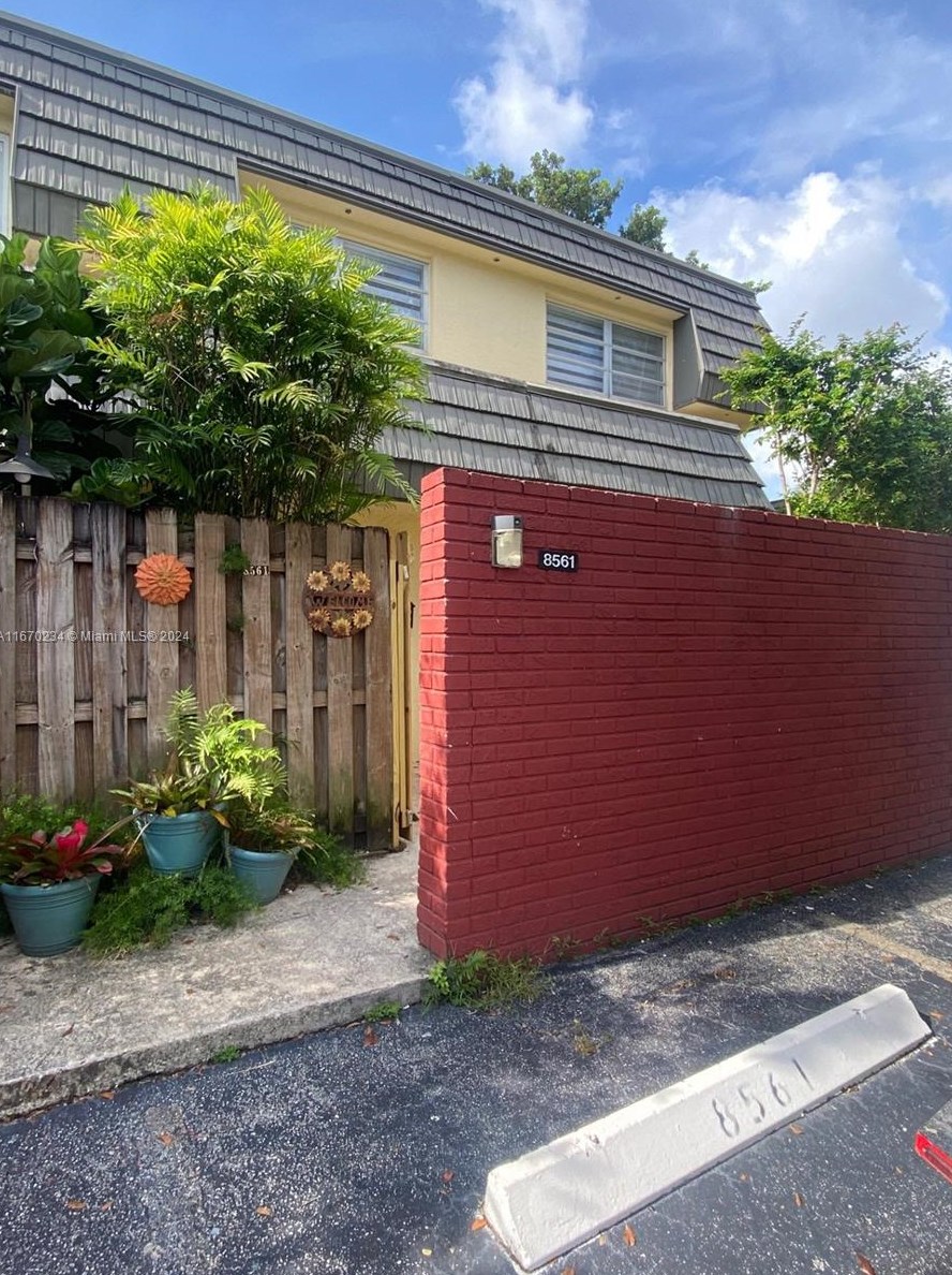 8561 137th Ave, Miami, FL 33183-4075