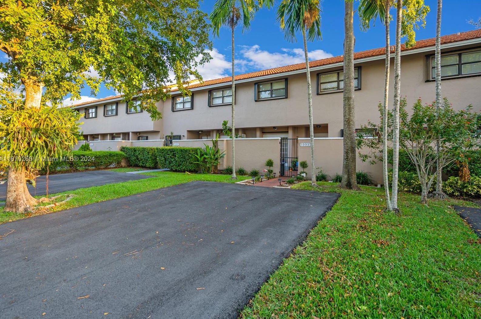 11664 91st Ter, Miami, FL 33176-1037