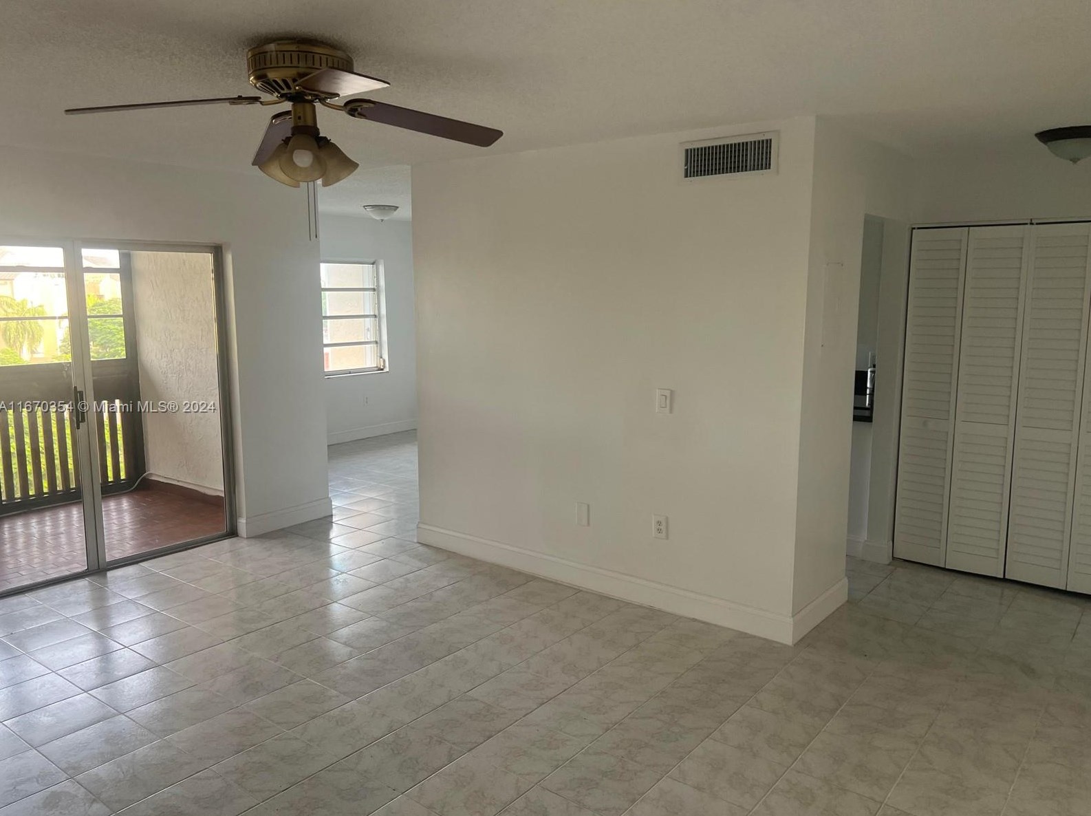 10641 Sw 108th Ave #4e, Miami, FL 33176