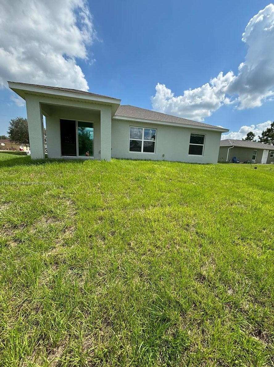 5019 Moon Ln, Labelle, FL 33935