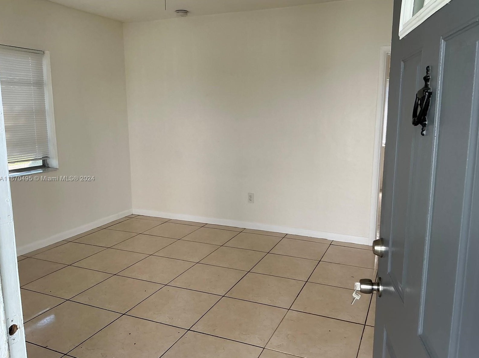 1985 Ne 172nd St #4, Miami, FL 33162