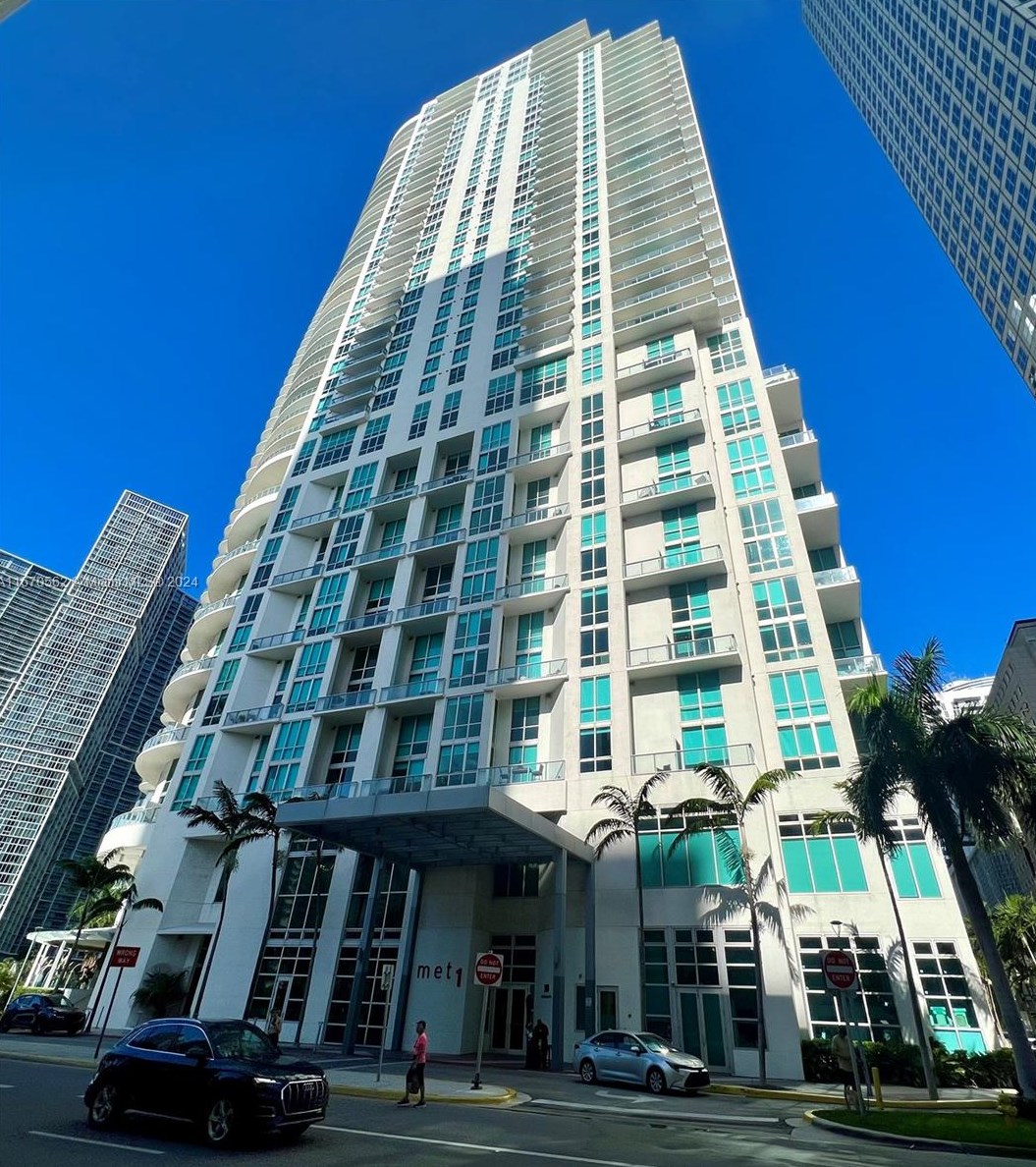300 Biscayne Blvd, Miami FL  33131-5308 exterior