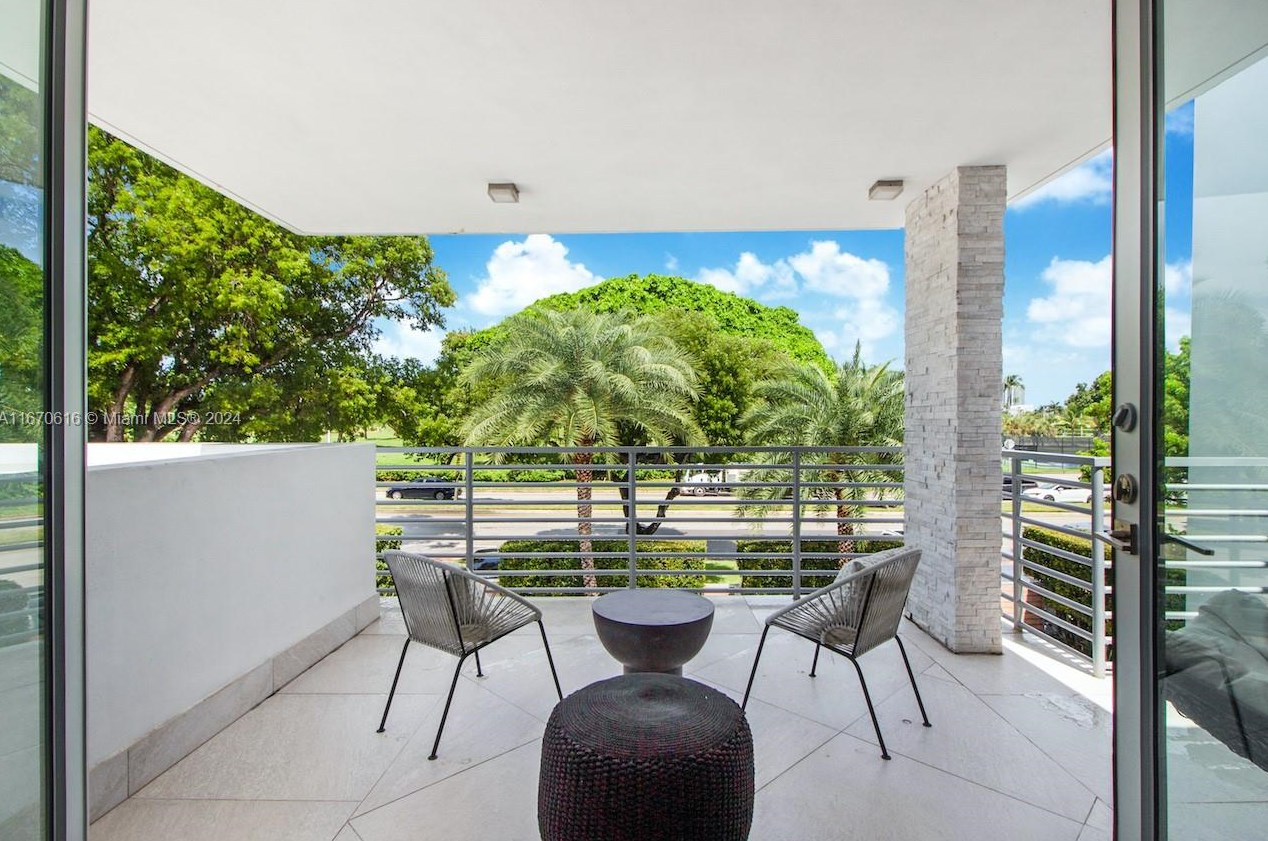 2382 Alton Rd, Miami Beach FL  33139-3809 exterior