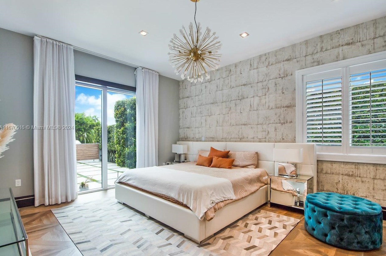 2382 Alton Rd, Miami Beach FL  33139-3809 exterior