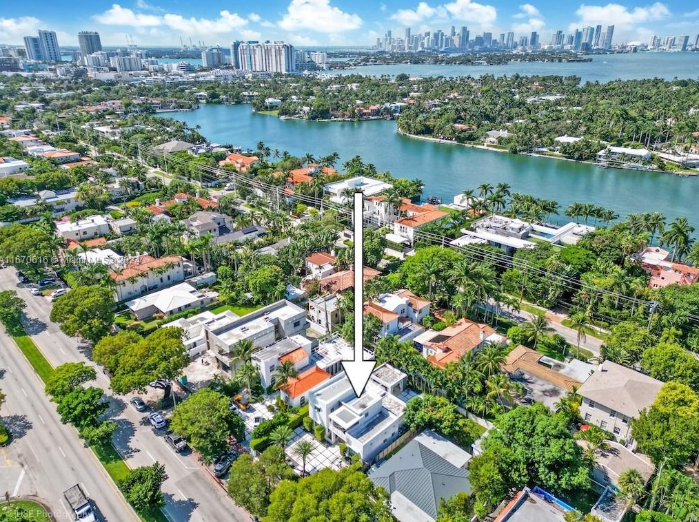 2382 Alton Rd, Miami Beach FL  33139-3809 exterior