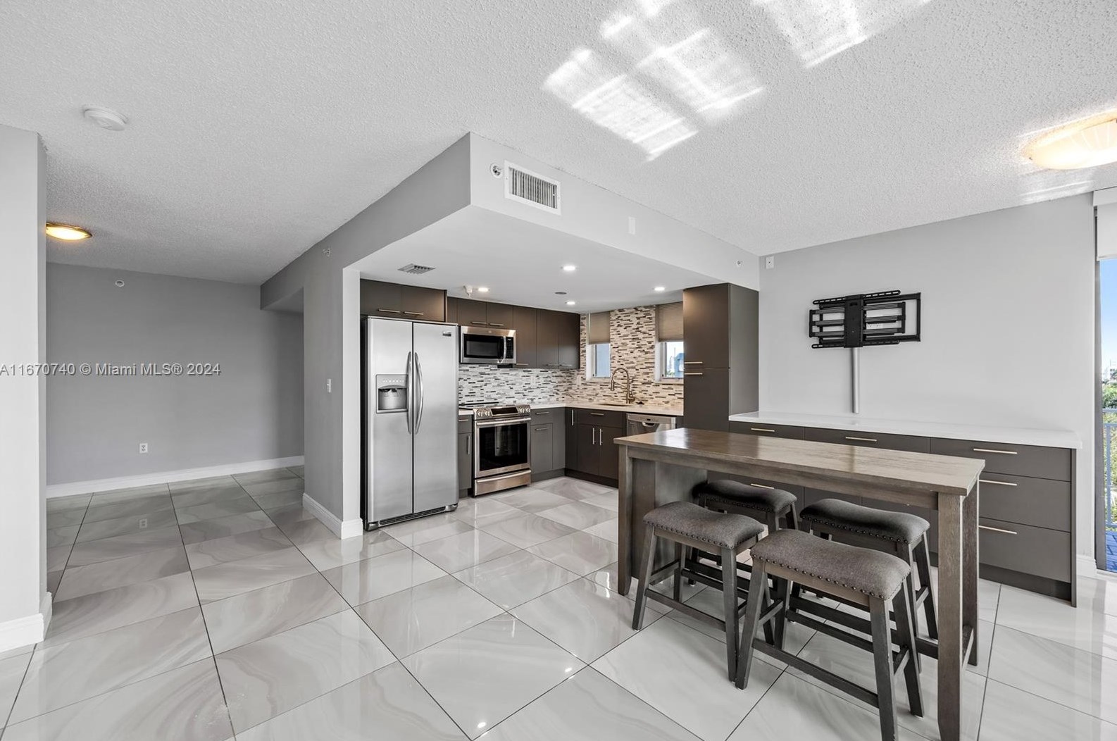 16590 Ne 26th Ave #502, Miami, FL 33160