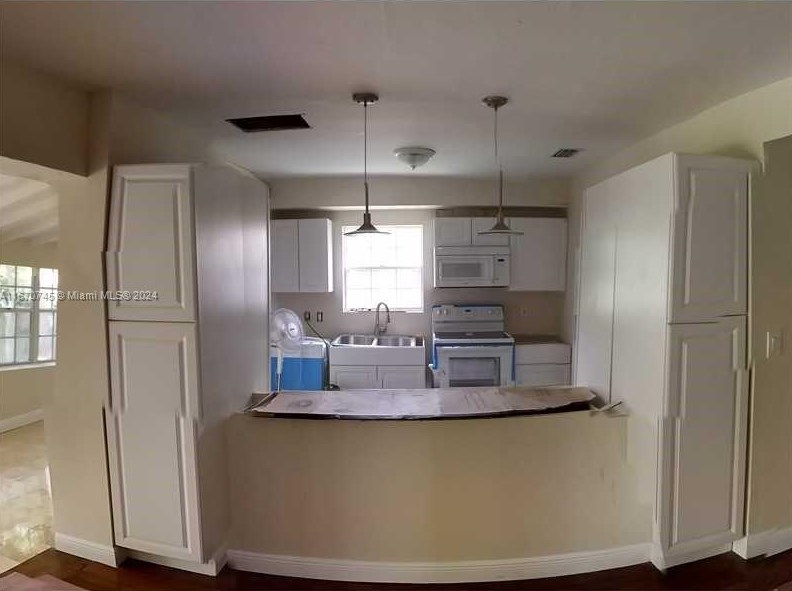 2424 Sw 21st St, Miami, FL 33145