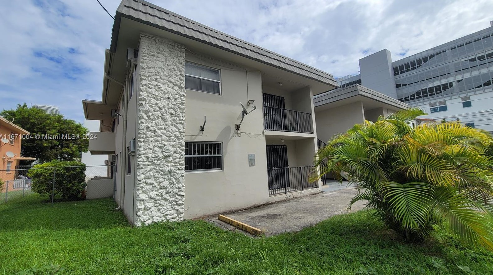635 7th Ct, Miami, FL 33130-2623