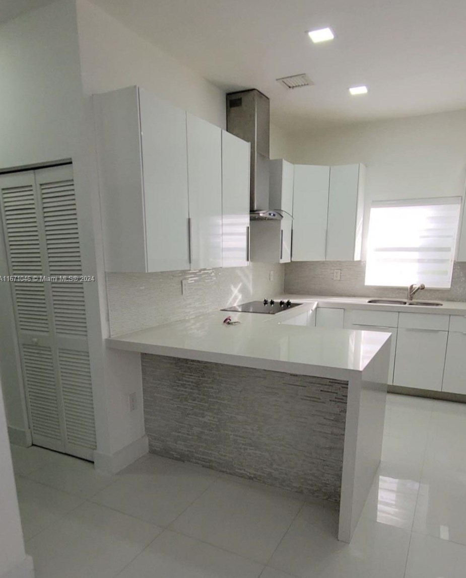 10933 67th St, Miami, FL 33178-3743